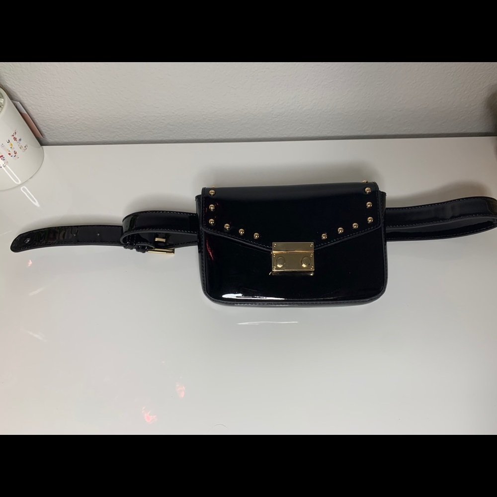 Black fanny pack